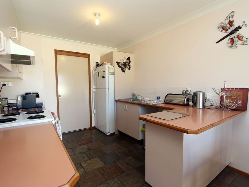 2/4 Pondee Place, Toronto NSW 2283, Image 2