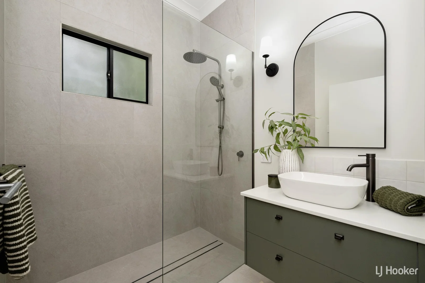 Additional image 12 of 4 Greenslade Street, West End QLD 4810