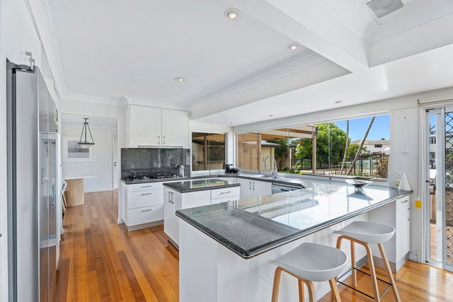 13 Nootka Court, Broadbeach Waters QLD 4218, Image 2