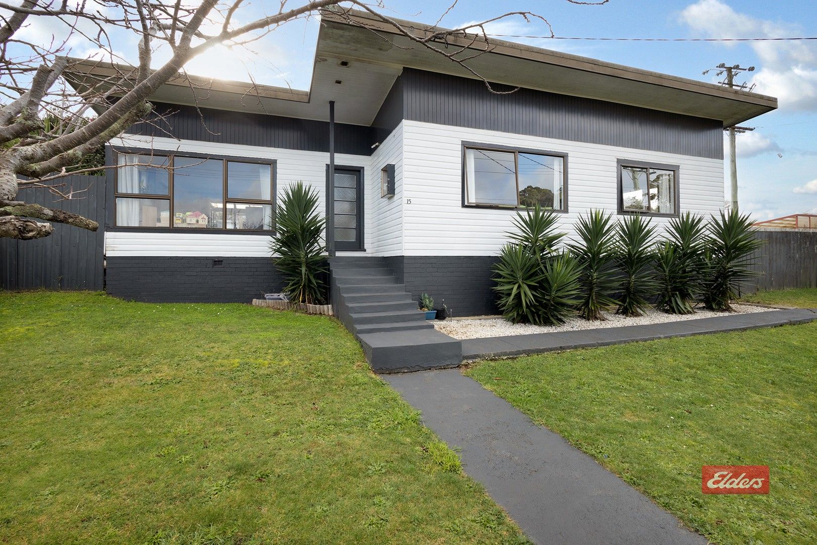 3 bedrooms House in 15 South Road PENGUIN TAS, 7316