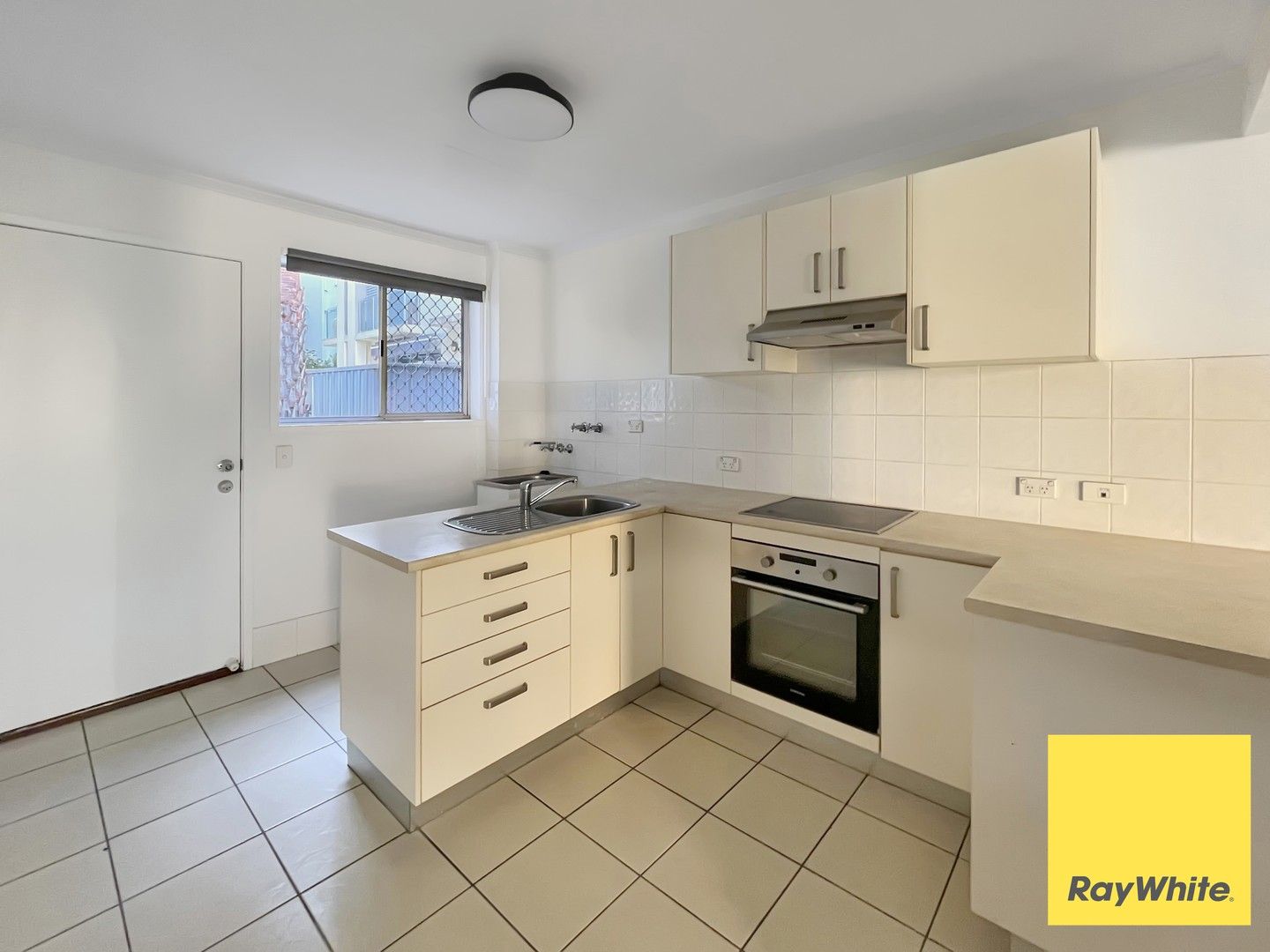 2 bedrooms Apartment / Unit / Flat in 2/20 Philip Avenue BROADBEACH QLD, 4218