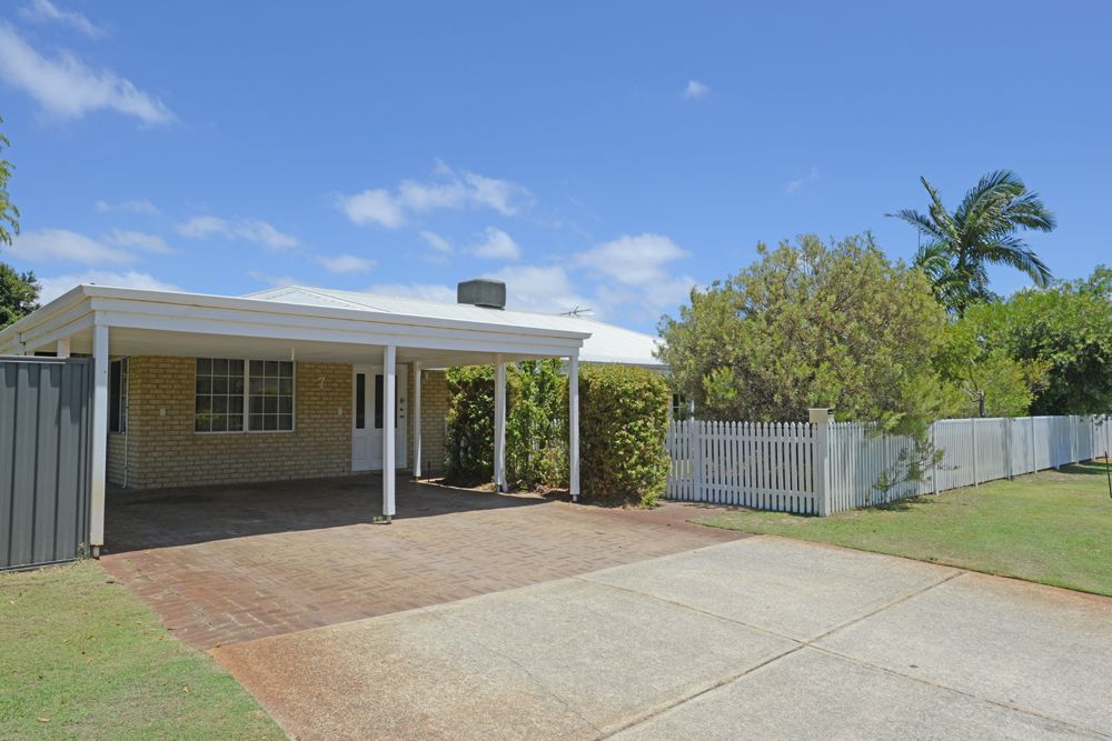 4 bedrooms House in 7 Farmhouse Drive BIBRA LAKE WA, 6163