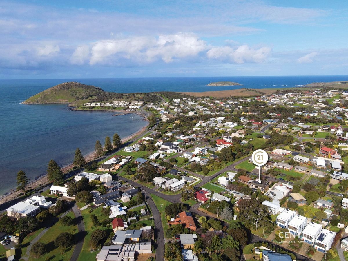 4 bedrooms House in 6 Cakebread Road ENCOUNTER BAY SA, 5211