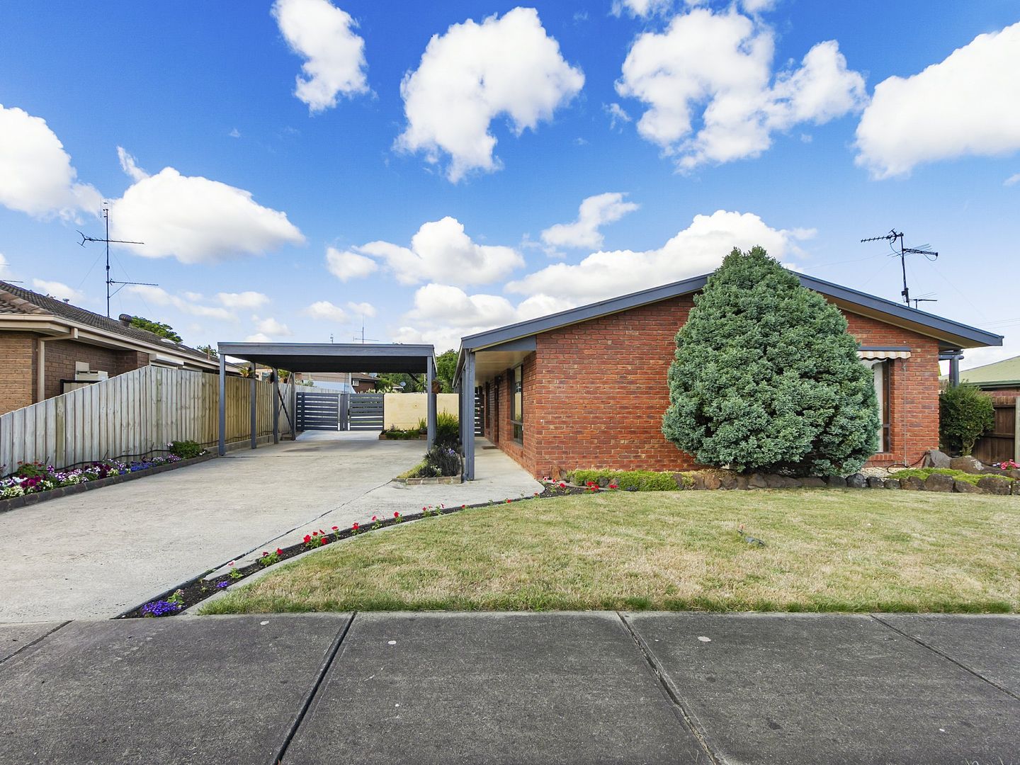 16 Phelps Court, Newborough VIC 3825, Image 2