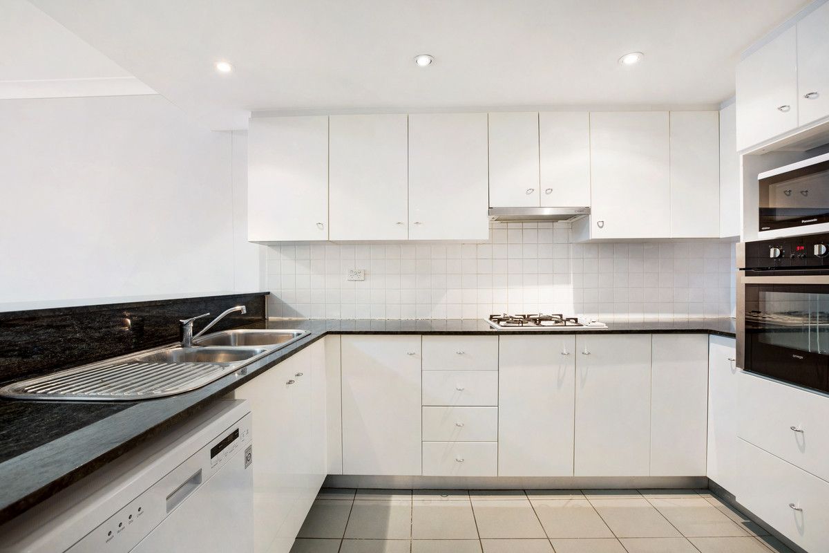 2 bedrooms Apartment / Unit / Flat in 606/28 West Street NORTH SYDNEY NSW, 2060