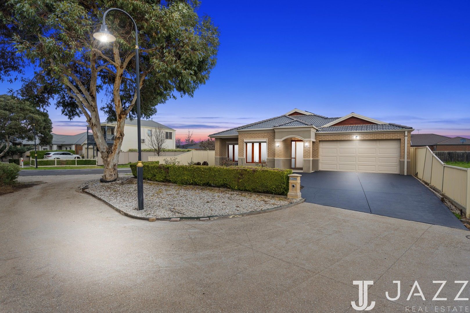 4 bedrooms House in 21 Breakwater Crescent POINT COOK VIC, 3030