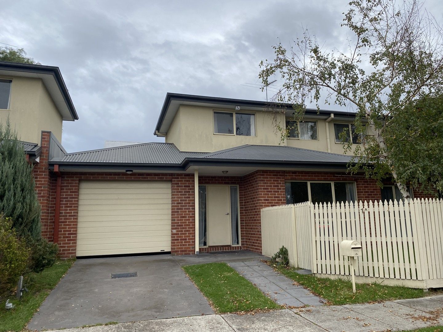 3 bedrooms Townhouse in 1A Hoffman St CHELTENHAM VIC, 3192