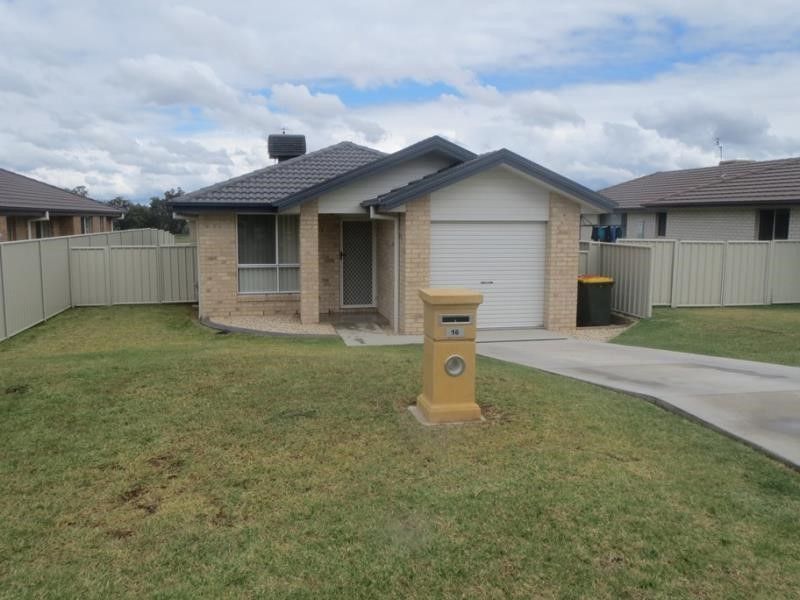 4 bedrooms House in 16 Tulipwood Crescent TAMWORTH NSW, 2340