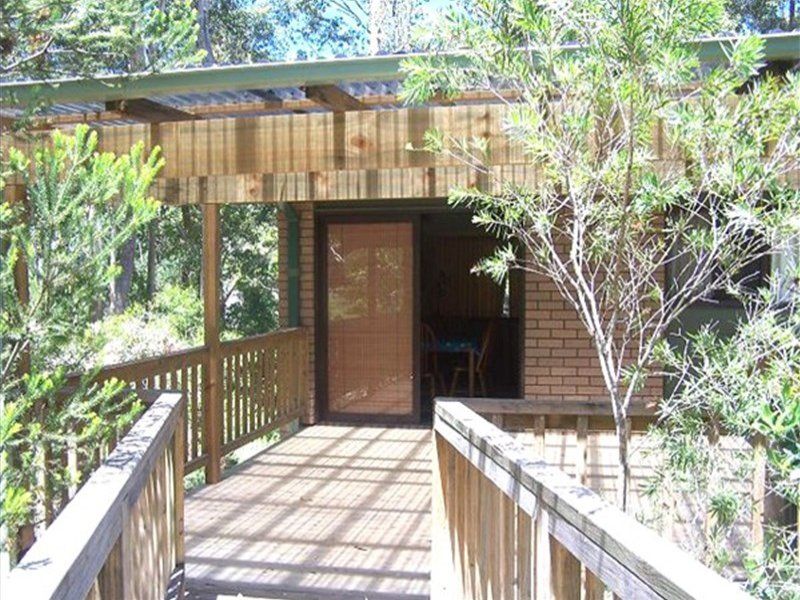 29 Long Beach Batemans Bay Nsw 2536 House For Rent 1 400 Domain