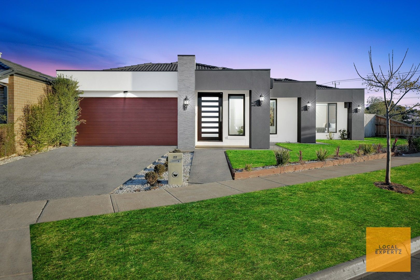 4 bedrooms House in 22 Stockport Crescent THORNHILL PARK VIC, 3335