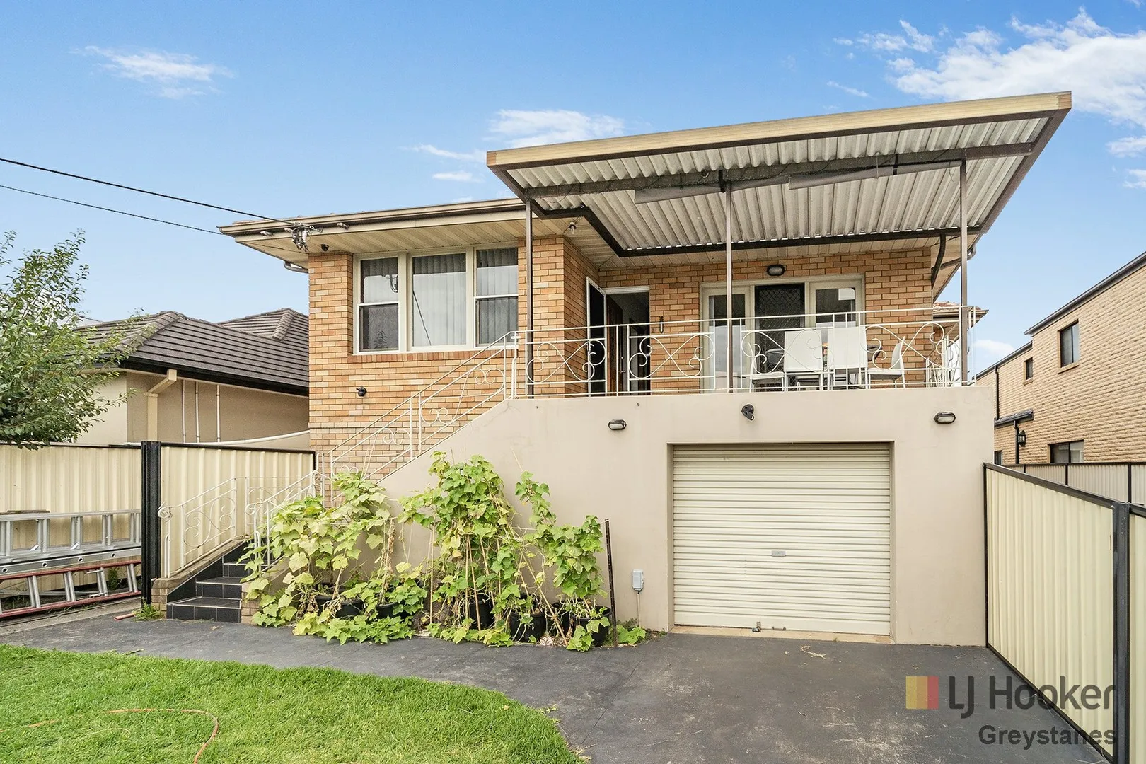$1,900,000 - 663SQM, 3 SEPARATE INCOMES OR FOR 3 FAMILIES!!!