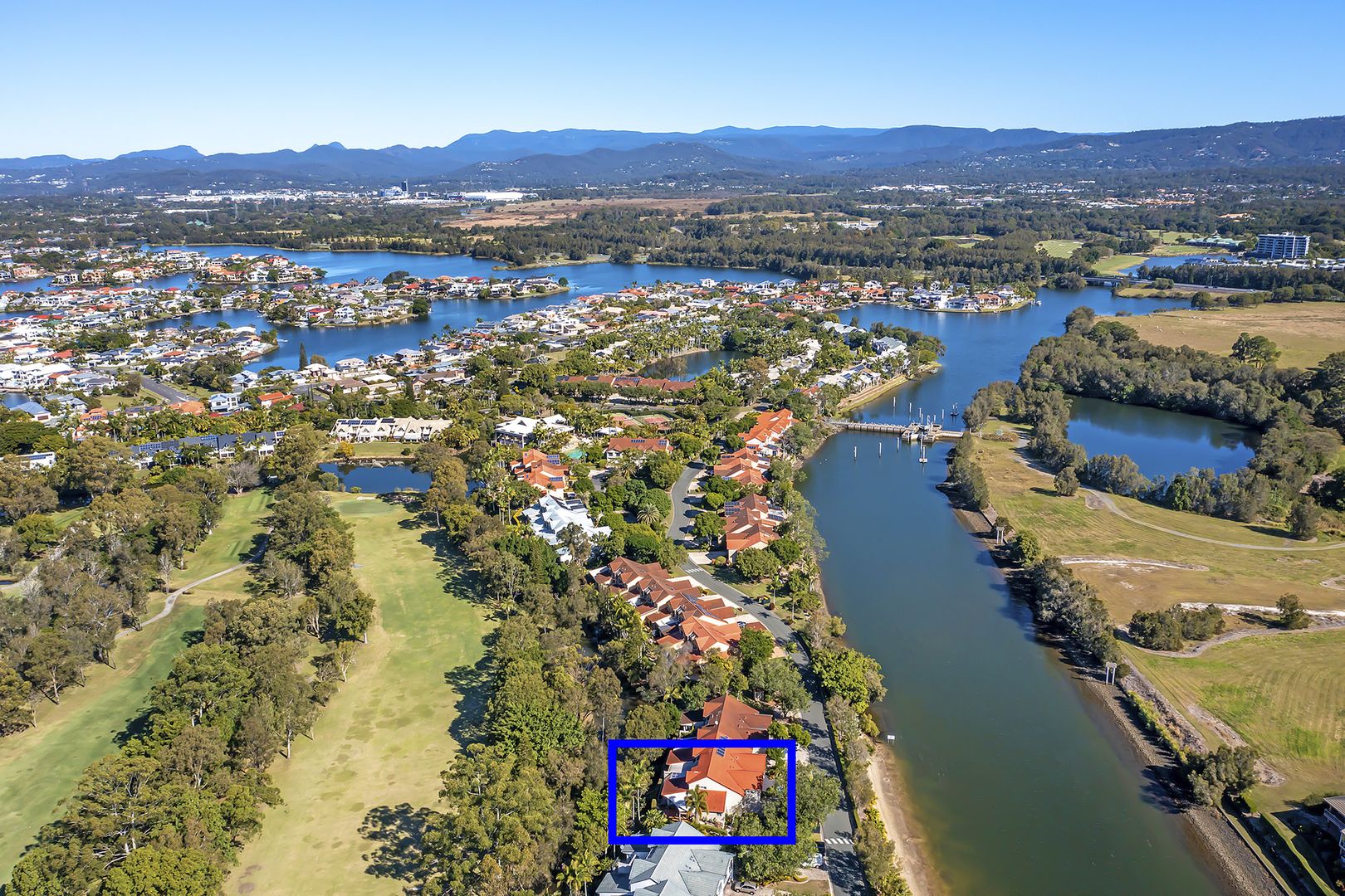 4 Harmony 125 Santa Cruz Boulevard, Clear Island Waters QLD 4226, Image 2