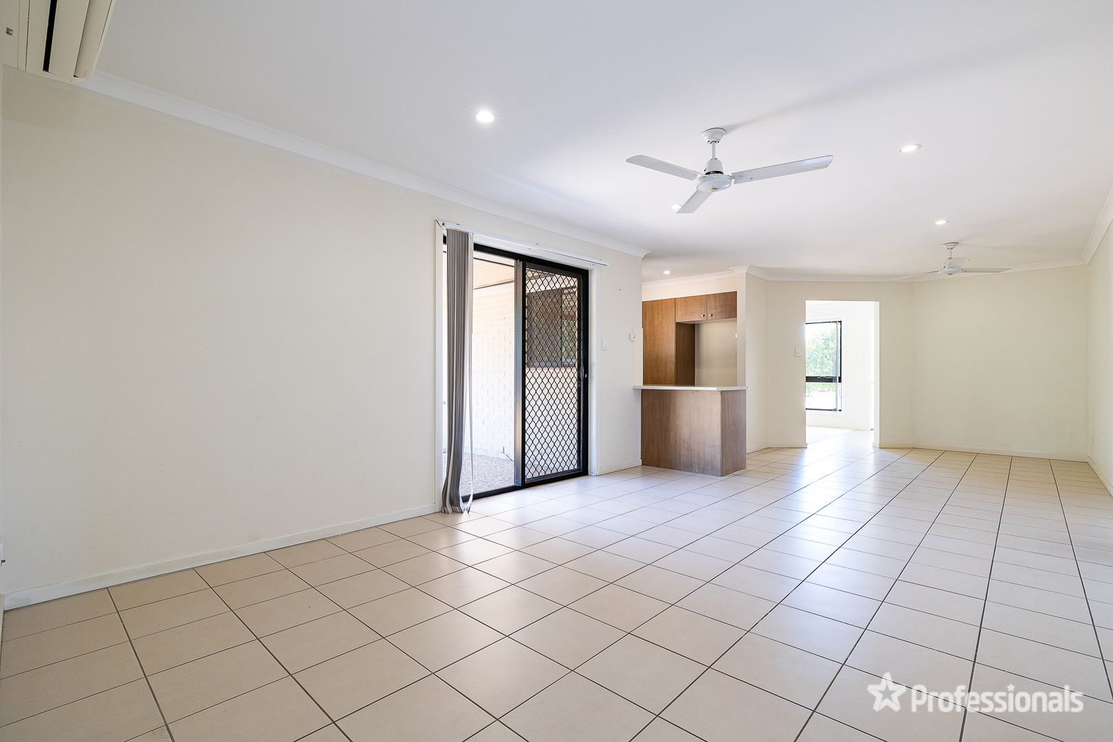 33 Grice Crescent, Ningi QLD 4511, Image 2