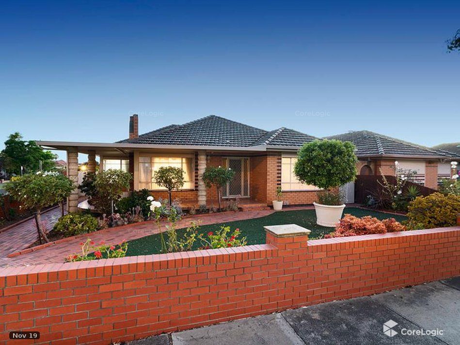 4 bedrooms House in 75 Berkshire Road SUNSHINE NORTH VIC, 3020