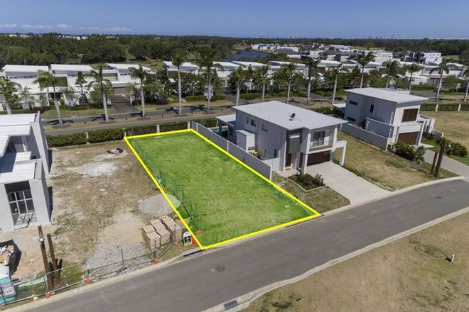 Picture of 7807 Pavilions Close, HOPE ISLAND QLD 4212