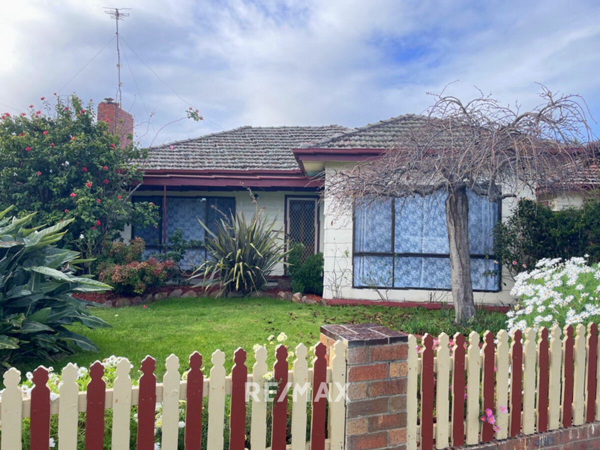 3 bedrooms House in 66 Carpenter Street LAKES ENTRANCE VIC, 3909