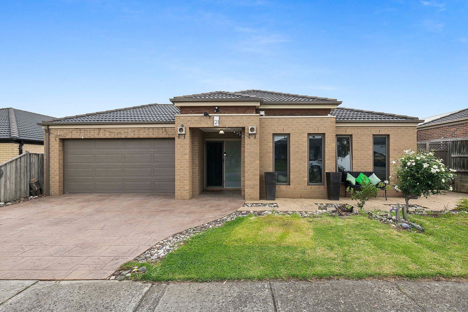 21 Yammerbrook Way, Cranbourne East VIC 3977, Image 0