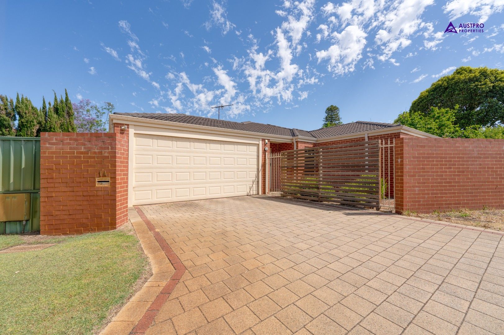 3 bedrooms House in 1A Angler Court WILSON WA, 6107