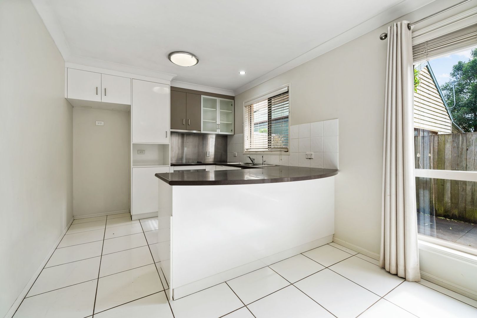 3/11 Gladstone Street, Newtown QLD 4350, Image 2