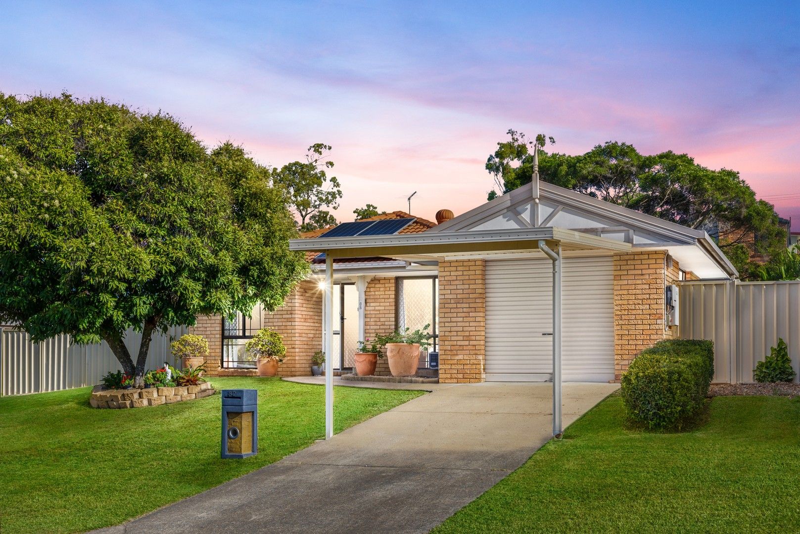 4 bedrooms House in 82 Bottlebrush Drive REGENTS PARK QLD, 4118