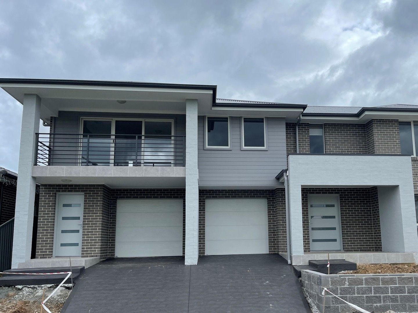 2 bedrooms Duplex in 2b Barrier Street GREGORY HILLS NSW, 2557