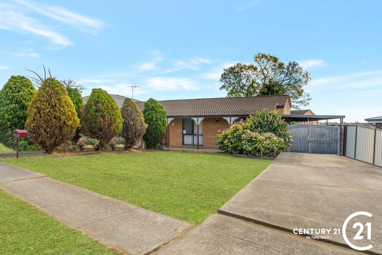 4 Moffitt Crescent, Edensor Park NSW 2176, Image 0