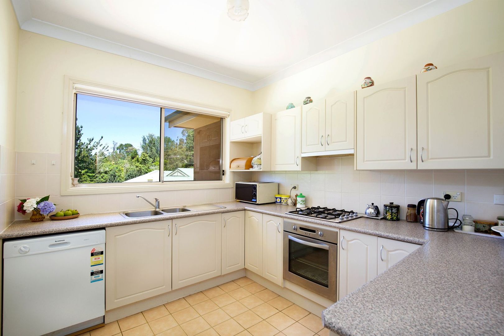 2/11 Cale Lane, Wentworth Falls NSW 2782, Image 2