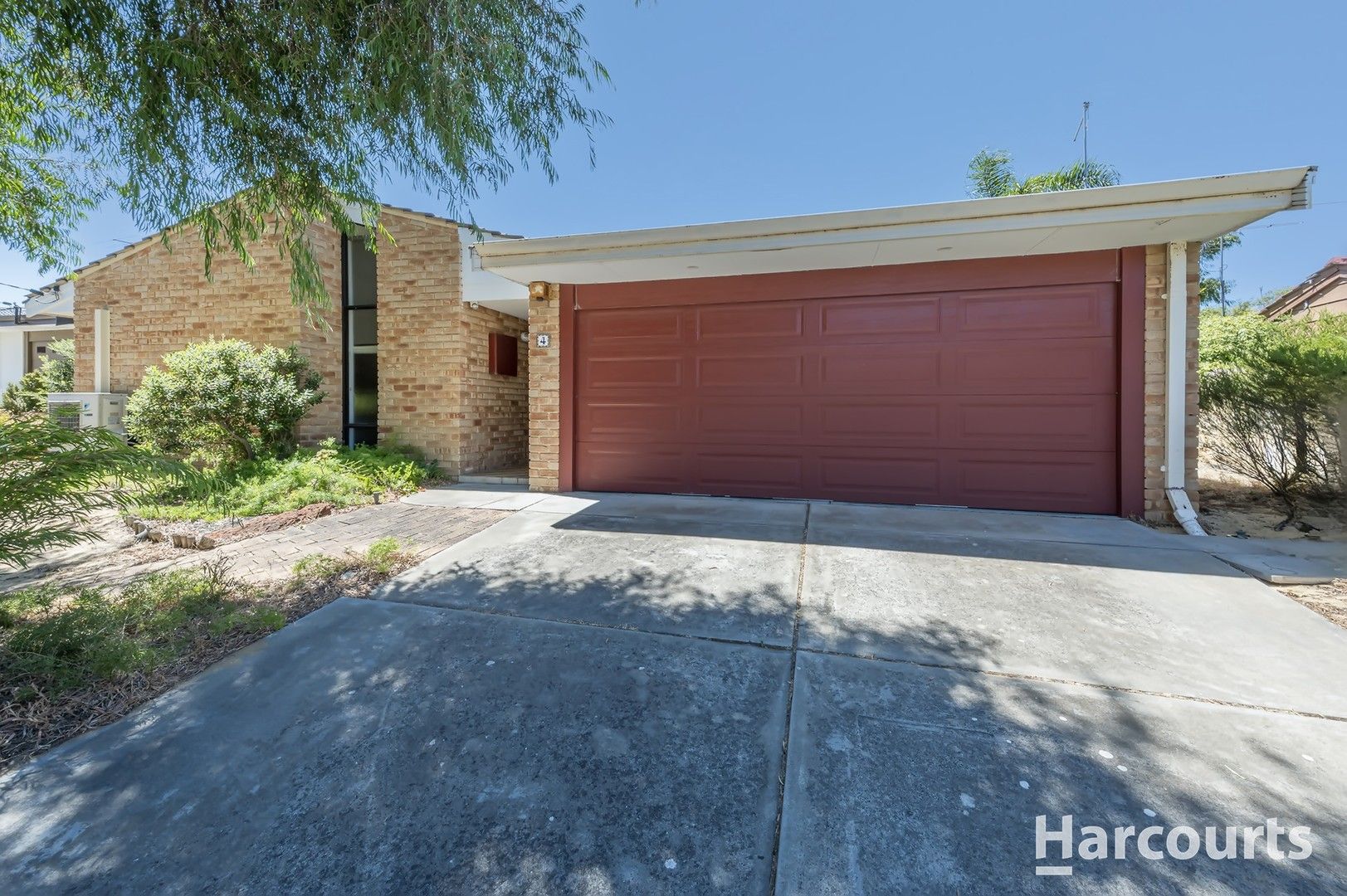 4 bedrooms House in 4 Marybrook Road HEATHRIDGE WA, 6027