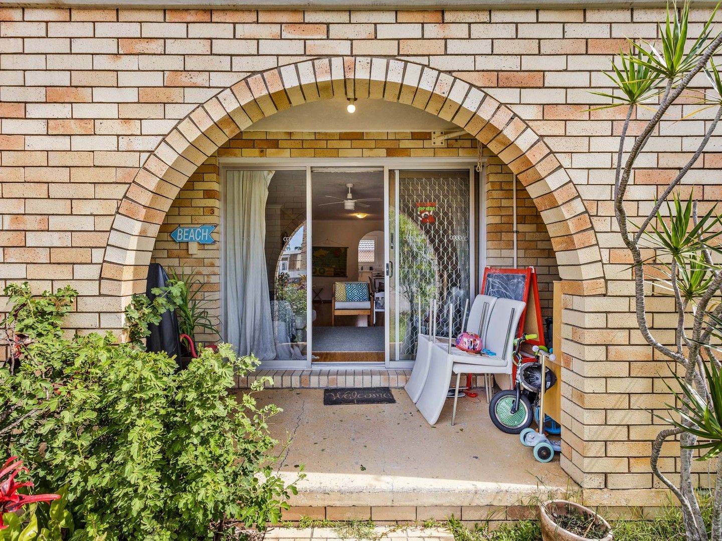 2 bedrooms Apartment / Unit / Flat in 3/12 Christina Court MERMAID WATERS QLD, 4218