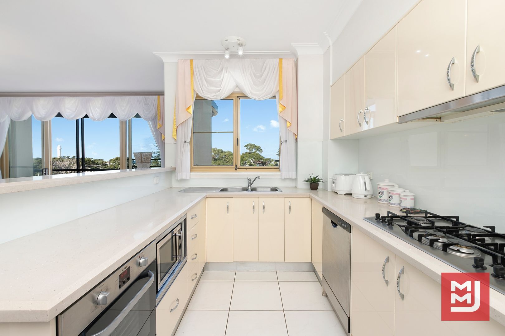 24/2-8 Harbour Street, Wollongong NSW 2500, Image 2