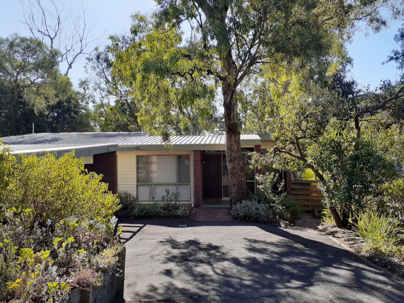 35 HARLINGTON AVENUE, Eltham VIC 3095, Image 0