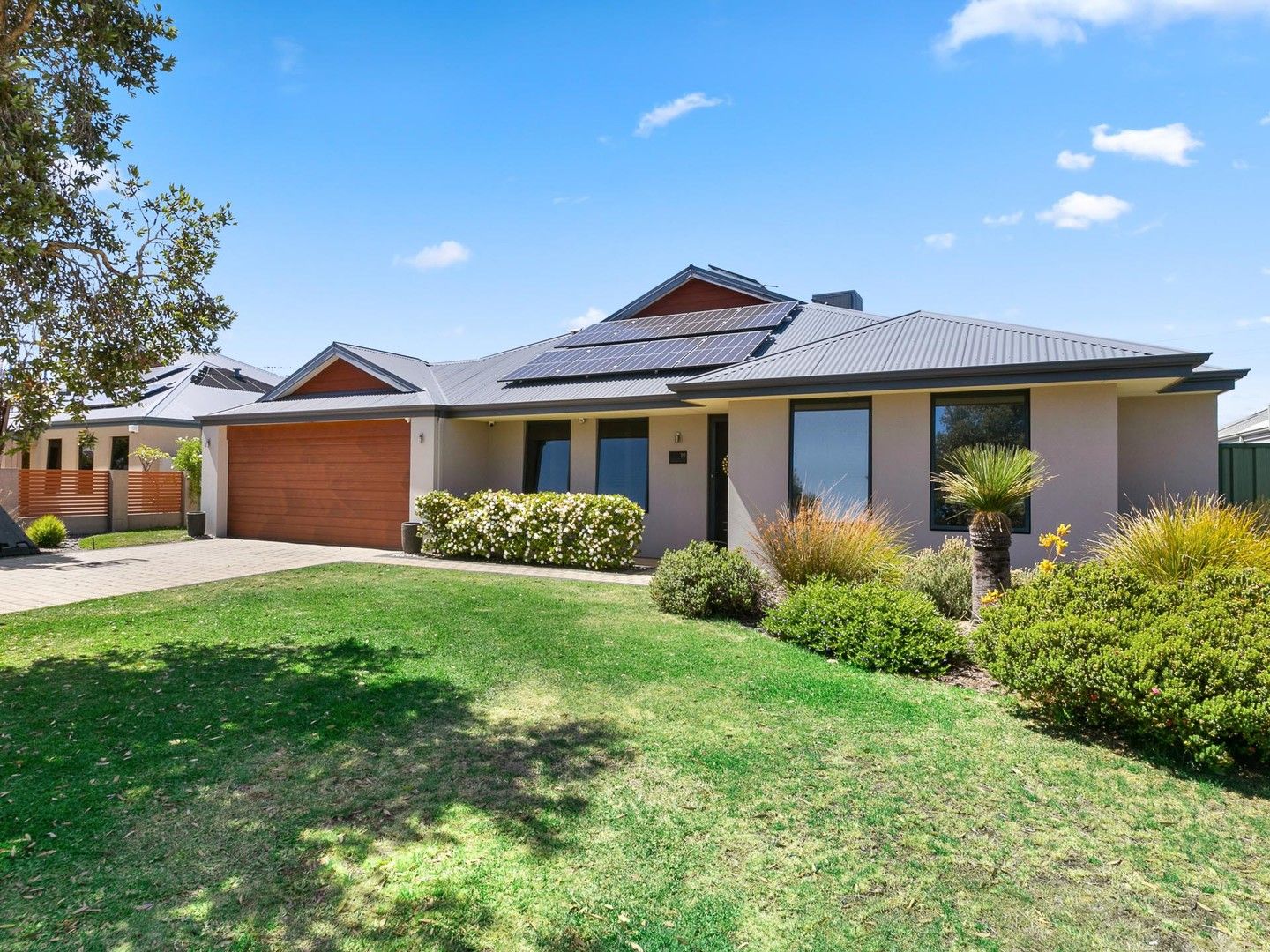 4 bedrooms House in 19 Cathedral Link AUBIN GROVE WA, 6164