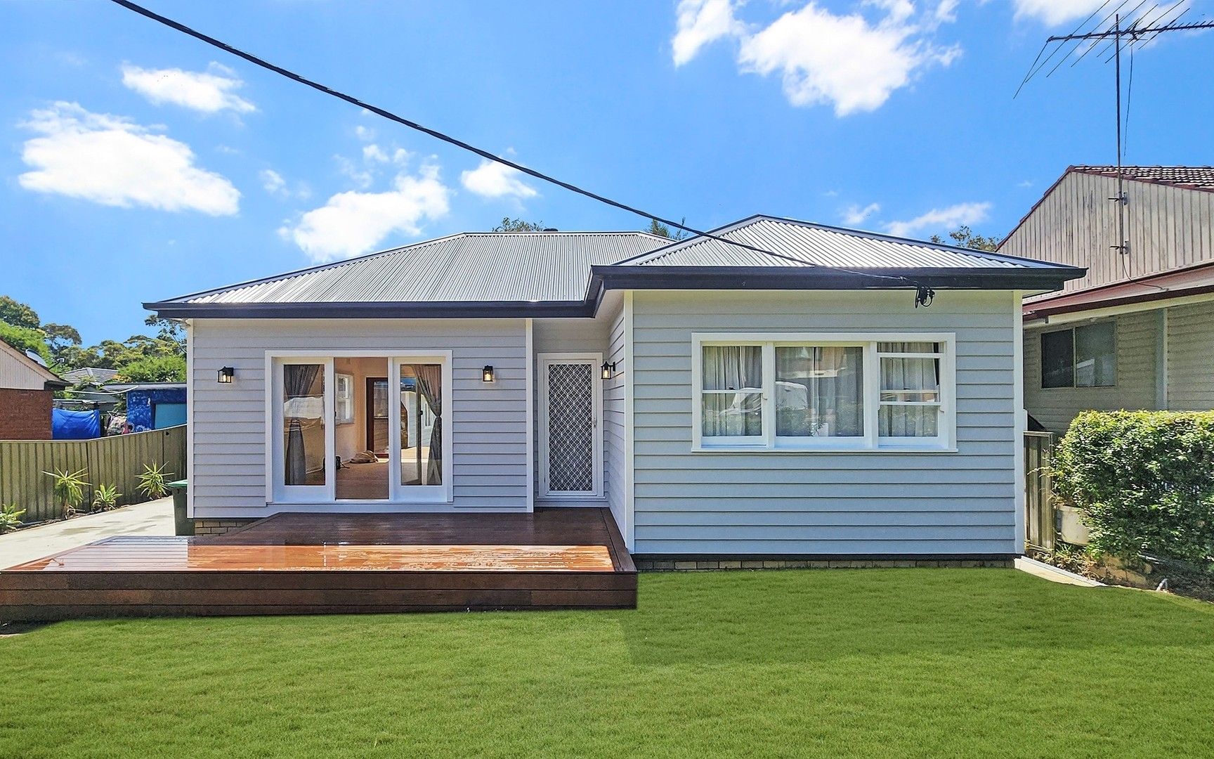 2 bedrooms House in 9 Taren Road CARINGBAH NSW, 2229
