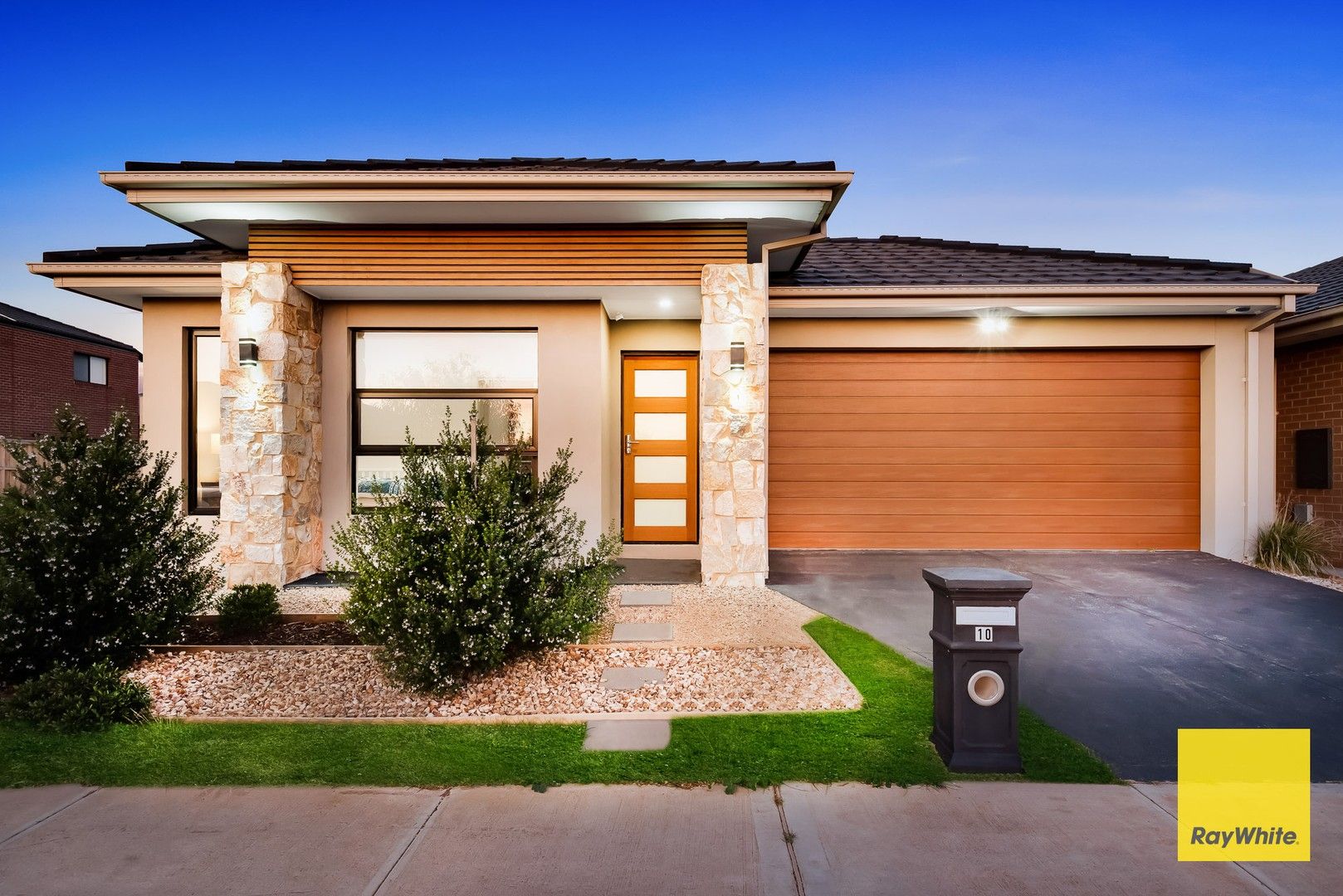 4 bedrooms House in 10 Alcock Road TRUGANINA VIC, 3029