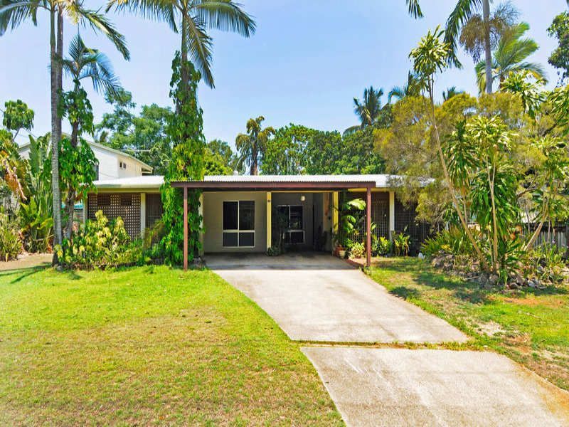 2/106 Wistaria Street, HOLLOWAYS BEACH QLD 4878, Image 0