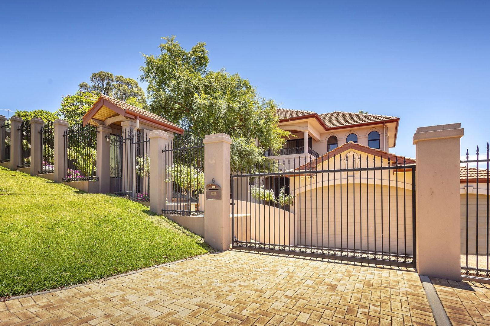 6 Teslin Road, Mount Claremon Property History & Address Research