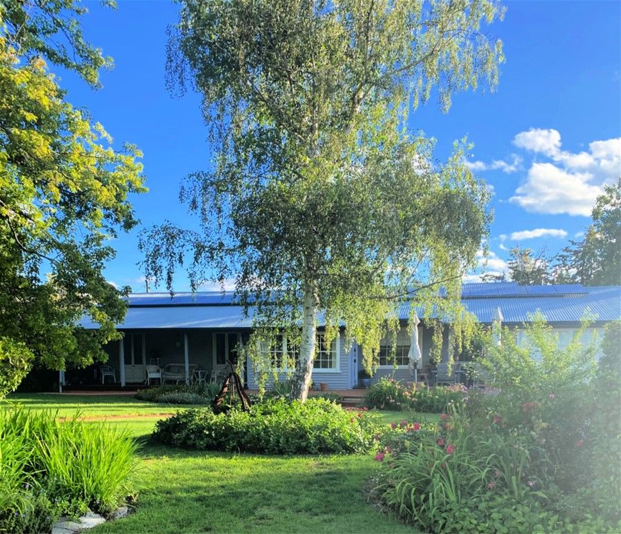 5 bedrooms House in 13 Gostwyck Road URALLA NSW, 2358