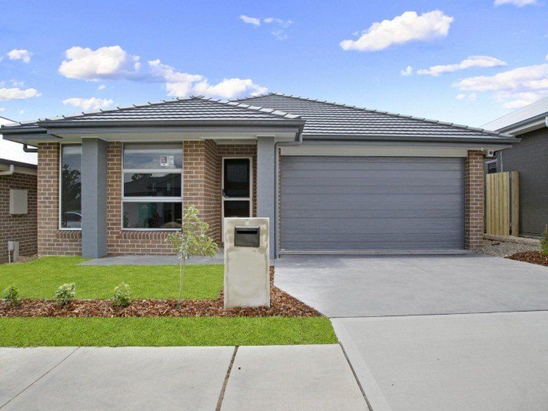4 bedrooms House in 24 Barwick Link GLEDSWOOD HILLS NSW, 2557