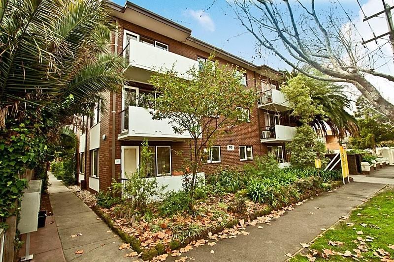 2 bedrooms Apartment / Unit / Flat in 12/10 Dickens Street ELWOOD VIC, 3184