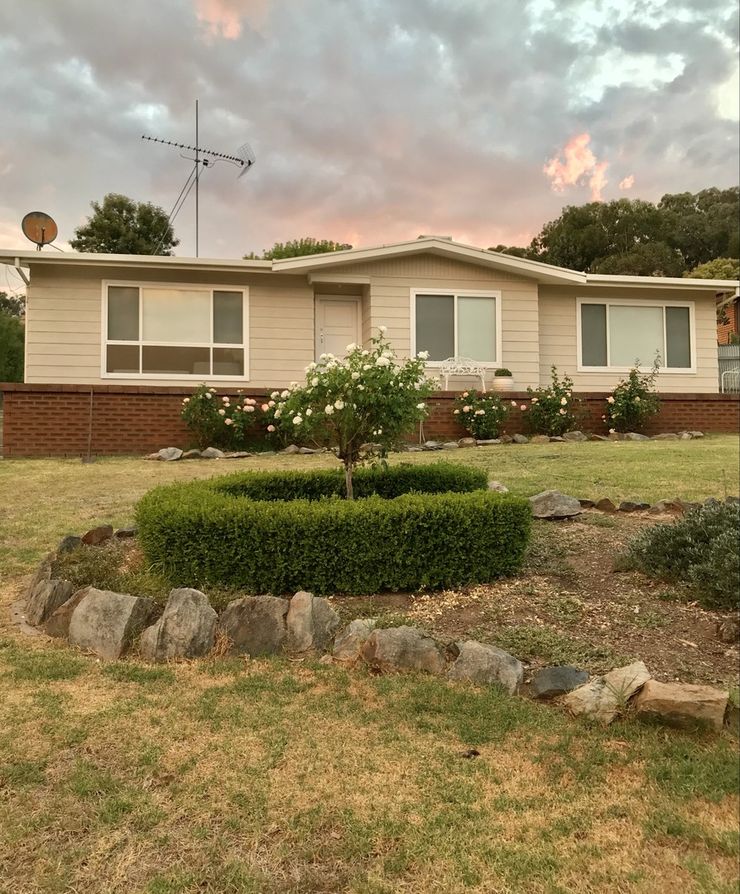 4 Francis Avenue, Gundagai NSW 2722 House For Rent 420 Domain