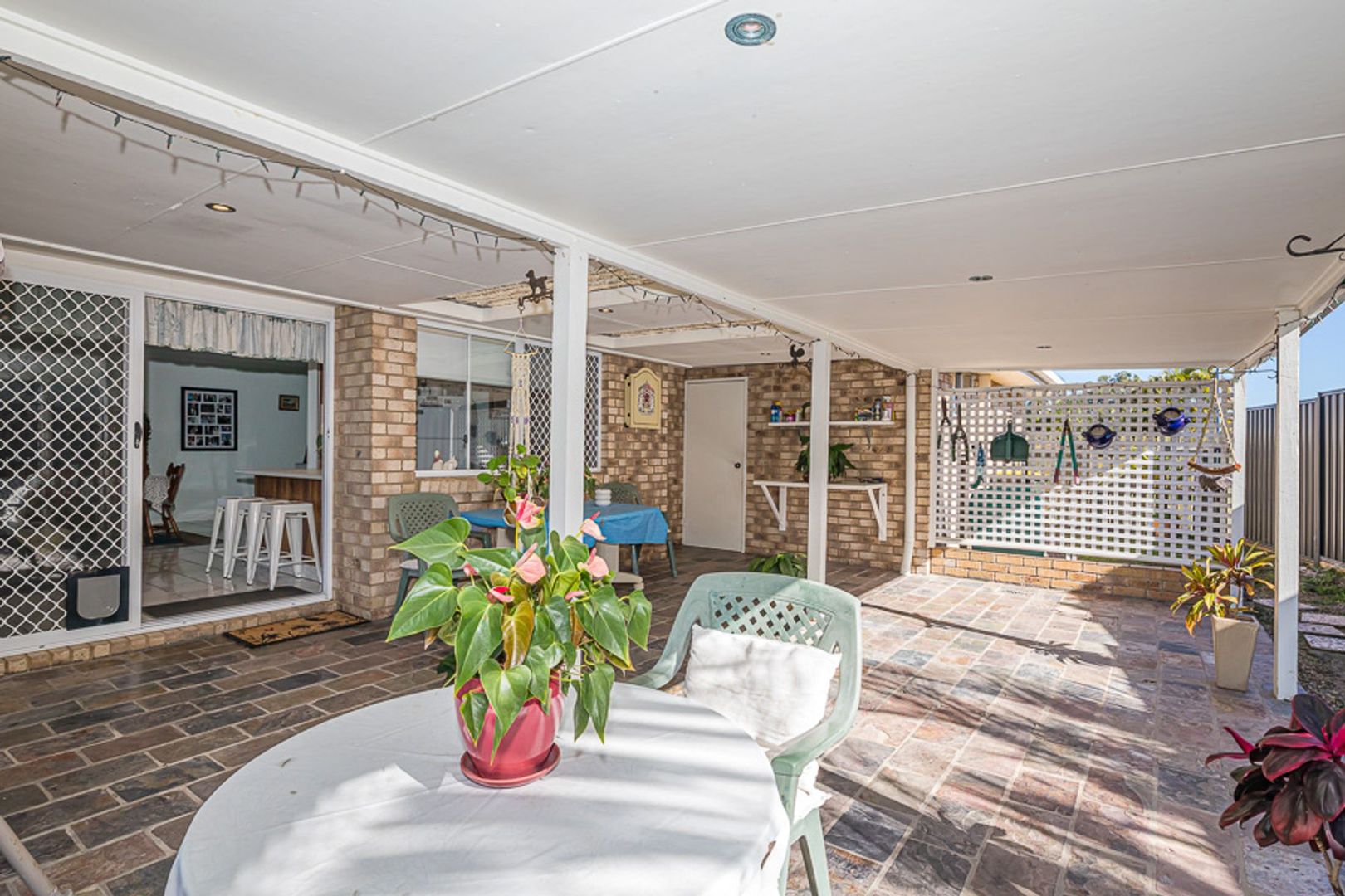 6 Lancaster Place, Sandstone Point QLD 4511, Image 2