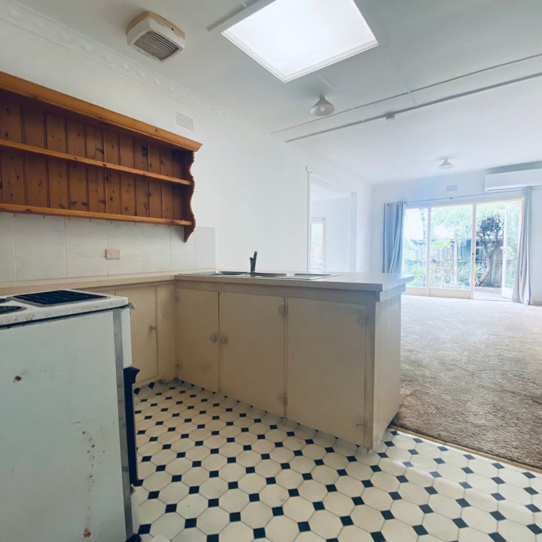 2/59 Maurice Street, Herne Hill VIC 3218 Apartment For Rent 280