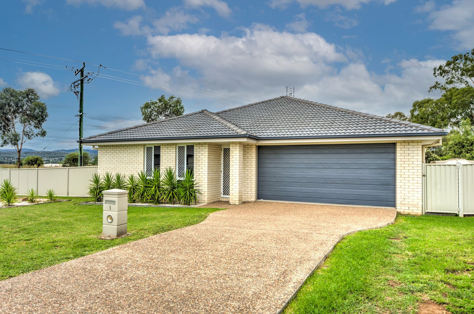 1 Mckinlay Place, Westdale NSW 2340