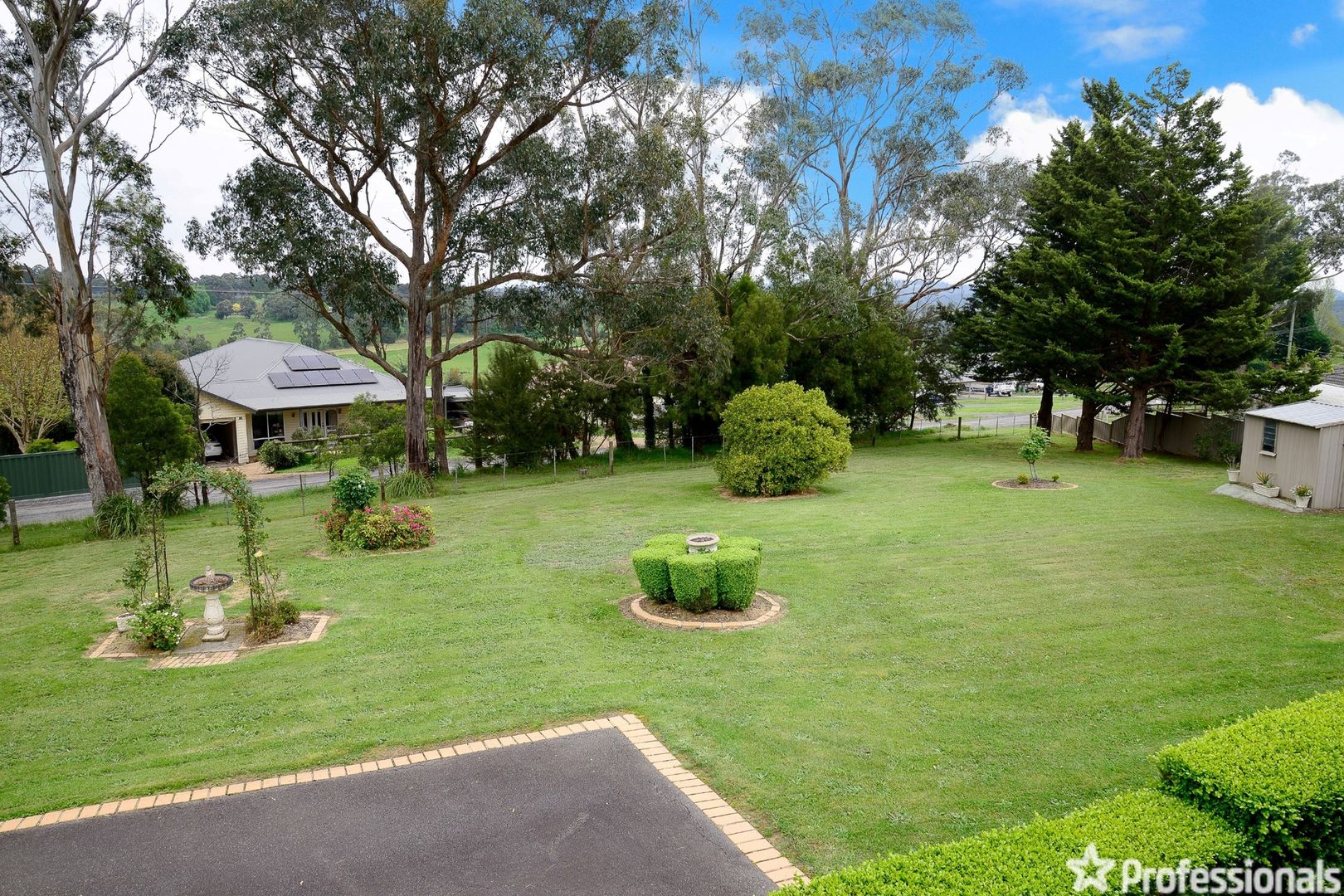 2 Barrowby Avenue, Woori Yallock VIC 3139, Image 2