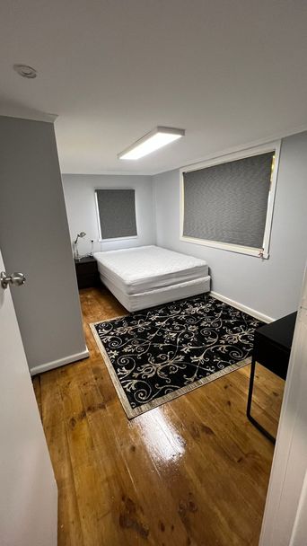 5 bedrooms Apartment / Unit / Flat in 6 Woodville Ave GLEN HUNTLY VIC, 3163