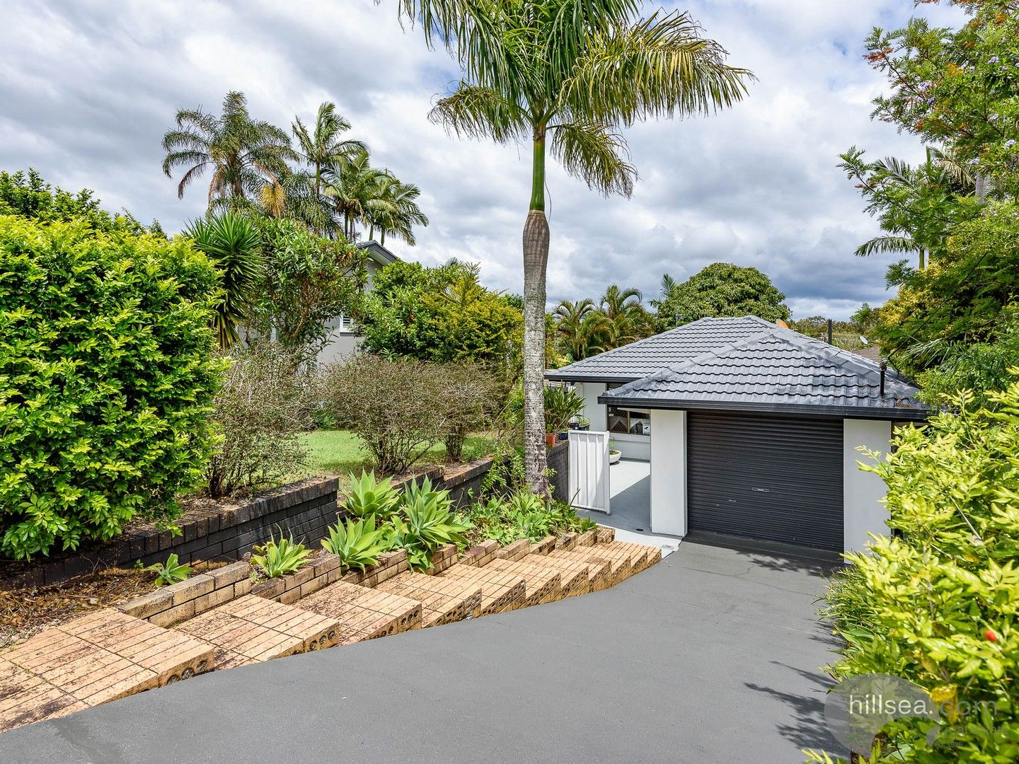 3 bedrooms House in 10 Lergessner Street BIGGERA WATERS QLD, 4216