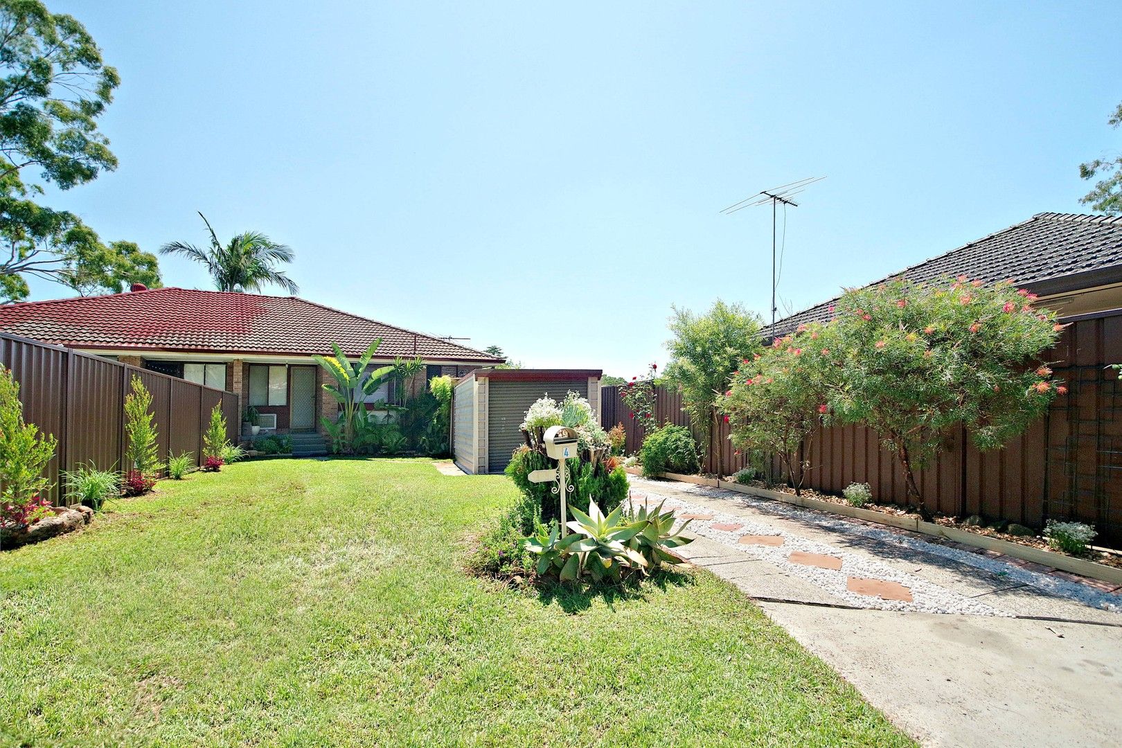3 bedrooms Semi-Detached in 4 Cosmos Pl MACQUARIE FIELDS NSW, 2564