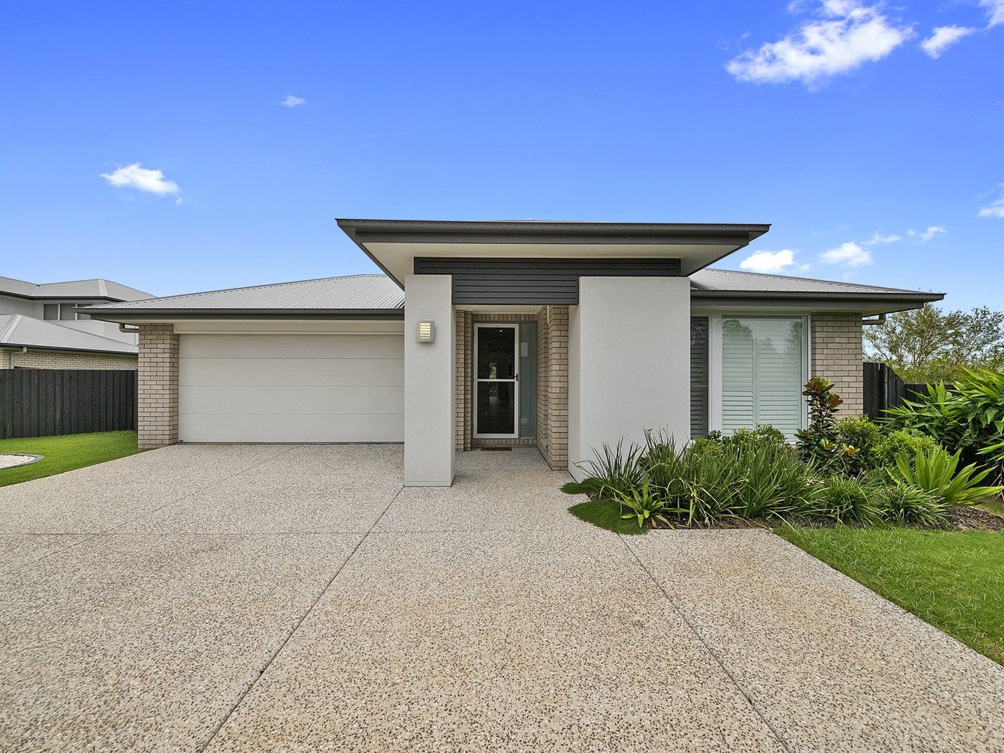 4 bedrooms House in 26 Majestic Crescent HEMMANT QLD, 4174
