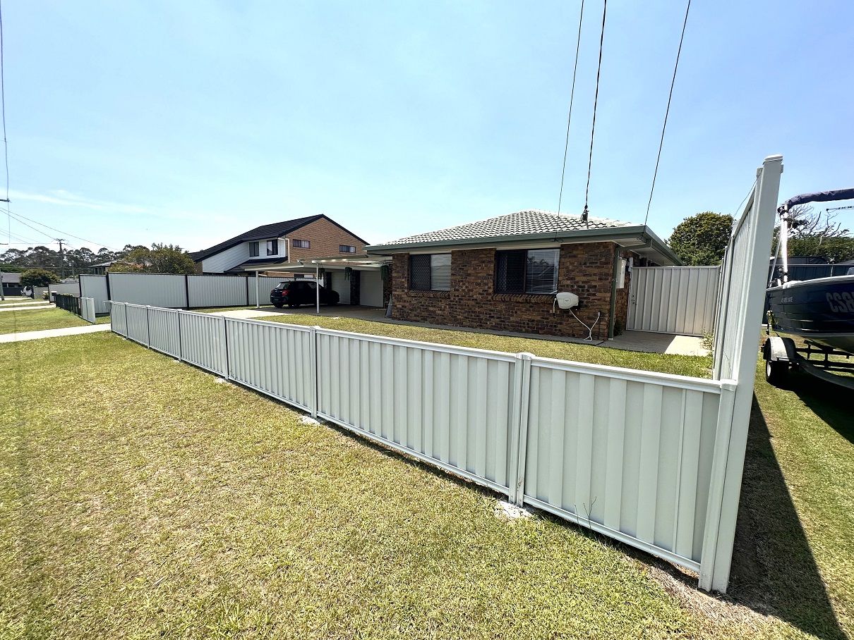 4 bedrooms House in 8 Camira Street ALEXANDRA HILLS QLD, 4161