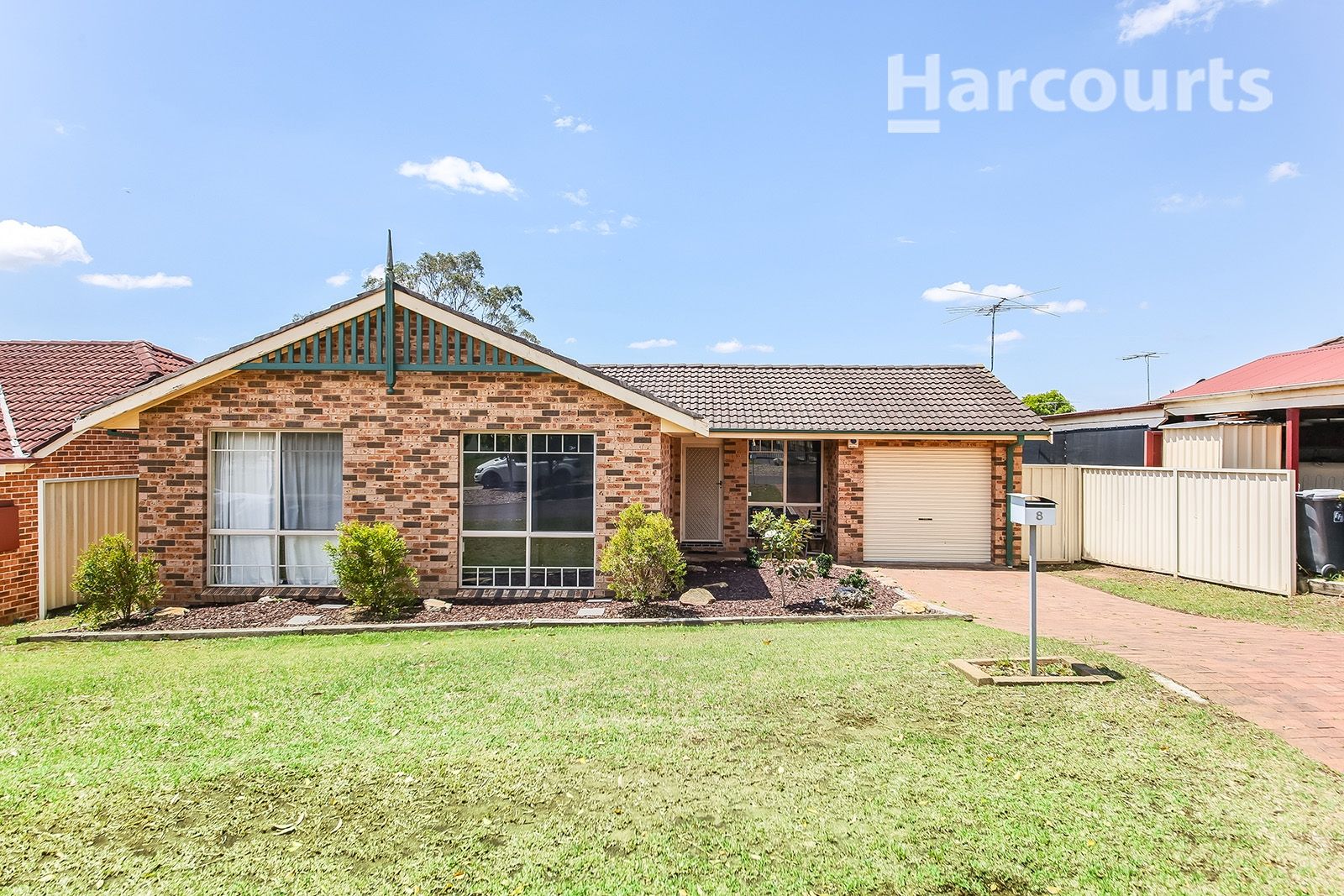 3 bedrooms House in 8 Harwood Place ST HELENS PARK NSW, 2560
